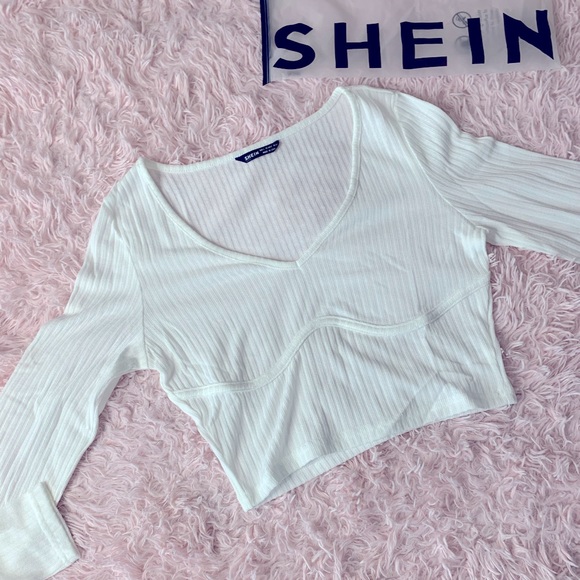 White Underbust Hem Croptop - Picture 1 of 7